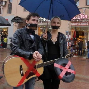 Уличные музыканты Москвы устроили флэшмоб против задержаний на Арбате