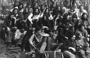 №2. Тарту (Горка) 1983 года,в этот момент в городе проходил рок-фестиваль,ну и съехалось достаточно большое количество хипового народу. Выложил: batya(33 1/3)